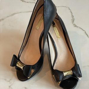 Louise et Cie Black and Gold accented peep toe pumps, size 7.5, genuine leather.